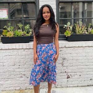 Beautiful j. Crew royal blue skirt sz 2
Fits size 2-4